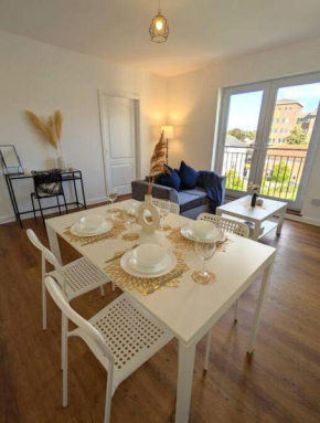 Chic Central 2 Bed Apartment